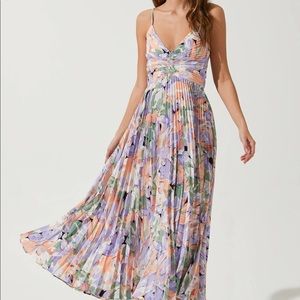 ASTR The Label BLYTHE FLORAL PLISSE MIDI DRESS